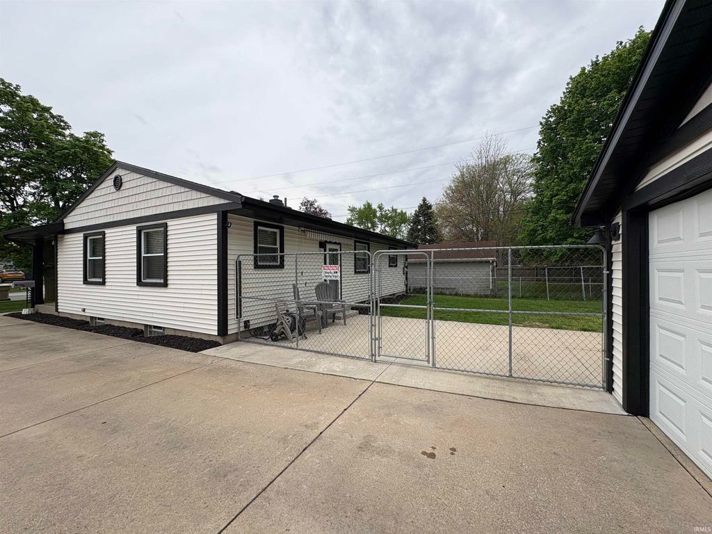 Photo of 1603 Crestwood Boulevard, South Bend, IN 46635 (MLS # 202617171)