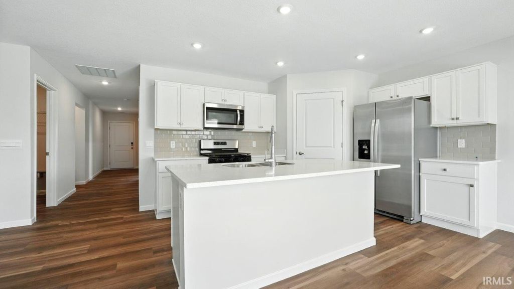 Photo of 1014 Butler Lake Court, Fort Wayne, IN 46818 (MLS # 202536525)