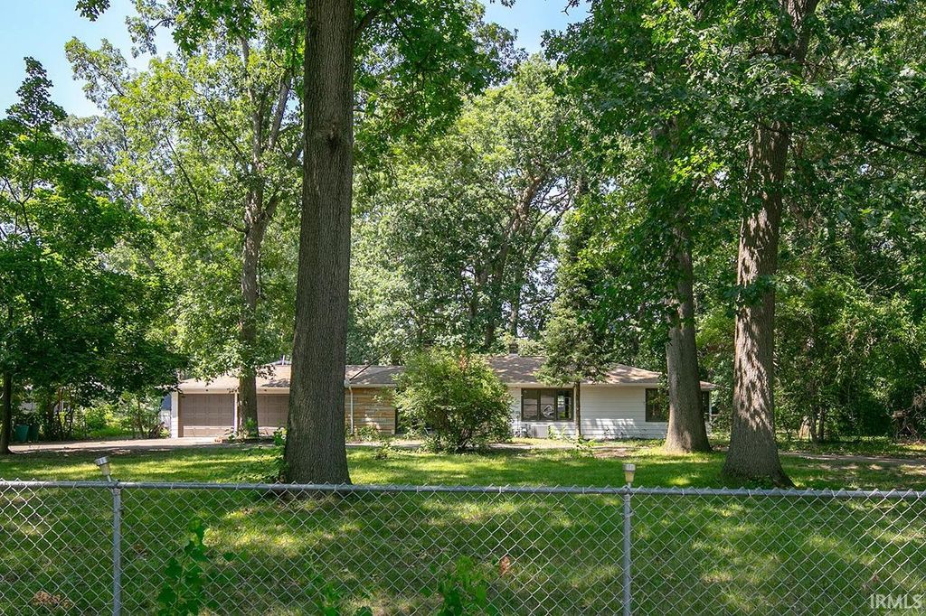 Photo of 10461 Glenwood Avenue, Osceola, IN 46561 (MLS # 202602974)