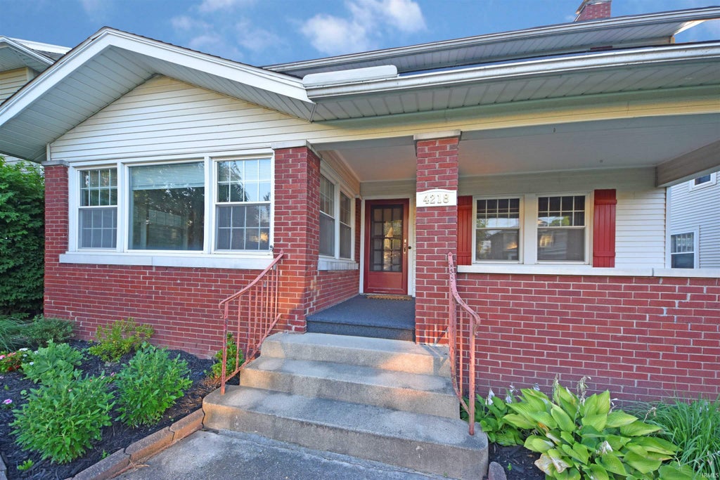 Photo of 4218 Tacoma Avenue, Fort Wayne, IN 46807 (MLS # 202635420)