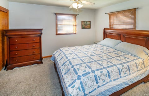 Tiny photo for 9606 Manor Lane, Mount Vernon, IN 47620 (MLS # 202644895)