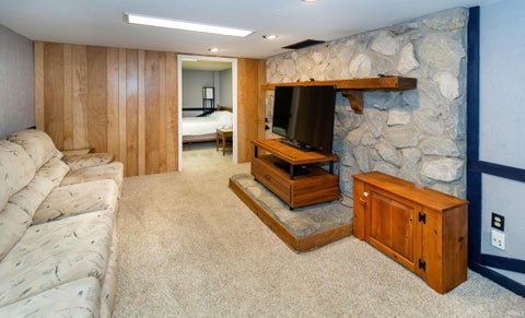 Tiny photo for 9606 Manor Lane, Mount Vernon, IN 47620 (MLS # 202644895)