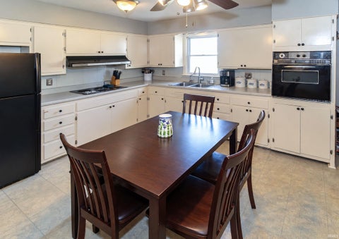 Tiny photo for 9606 Manor Lane, Mount Vernon, IN 47620 (MLS # 202644895)