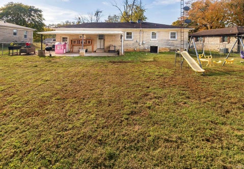 Tiny photo for 9606 Manor Lane, Mount Vernon, IN 47620 (MLS # 202644895)