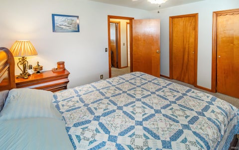 Tiny photo for 9606 Manor Lane, Mount Vernon, IN 47620 (MLS # 202644895)