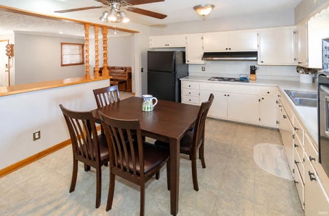 Tiny photo for 9606 Manor Lane, Mount Vernon, IN 47620 (MLS # 202644895)