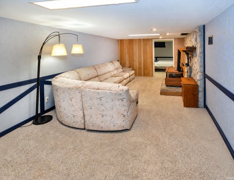 Tiny photo for 9606 Manor Lane, Mount Vernon, IN 47620 (MLS # 202644895)