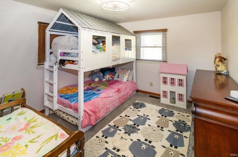 Tiny photo for 9606 Manor Lane, Mount Vernon, IN 47620 (MLS # 202644895)