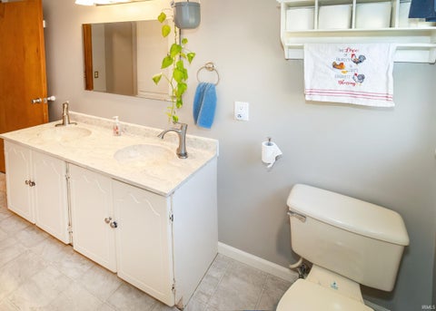 Tiny photo for 9606 Manor Lane, Mount Vernon, IN 47620 (MLS # 202644895)