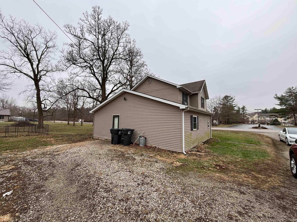 Photo of 1565 SE State Road 116, Bluffton, IN 46714 (MLS # 202549611)