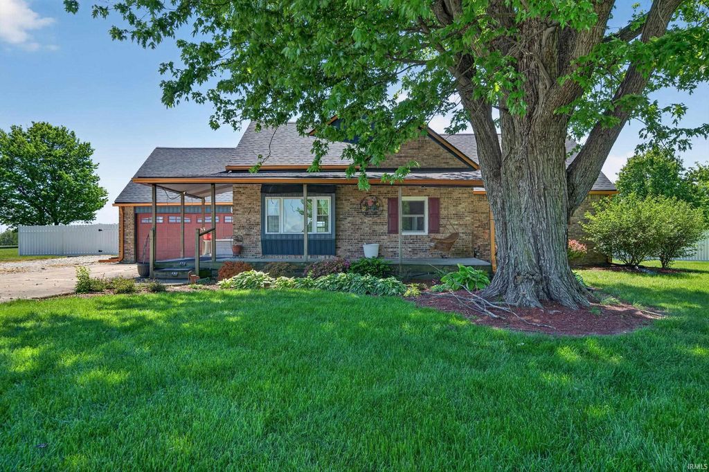 Photo of 757 E 1000 NORTH, Alexandria, IN 46001 (MLS # 202617584)