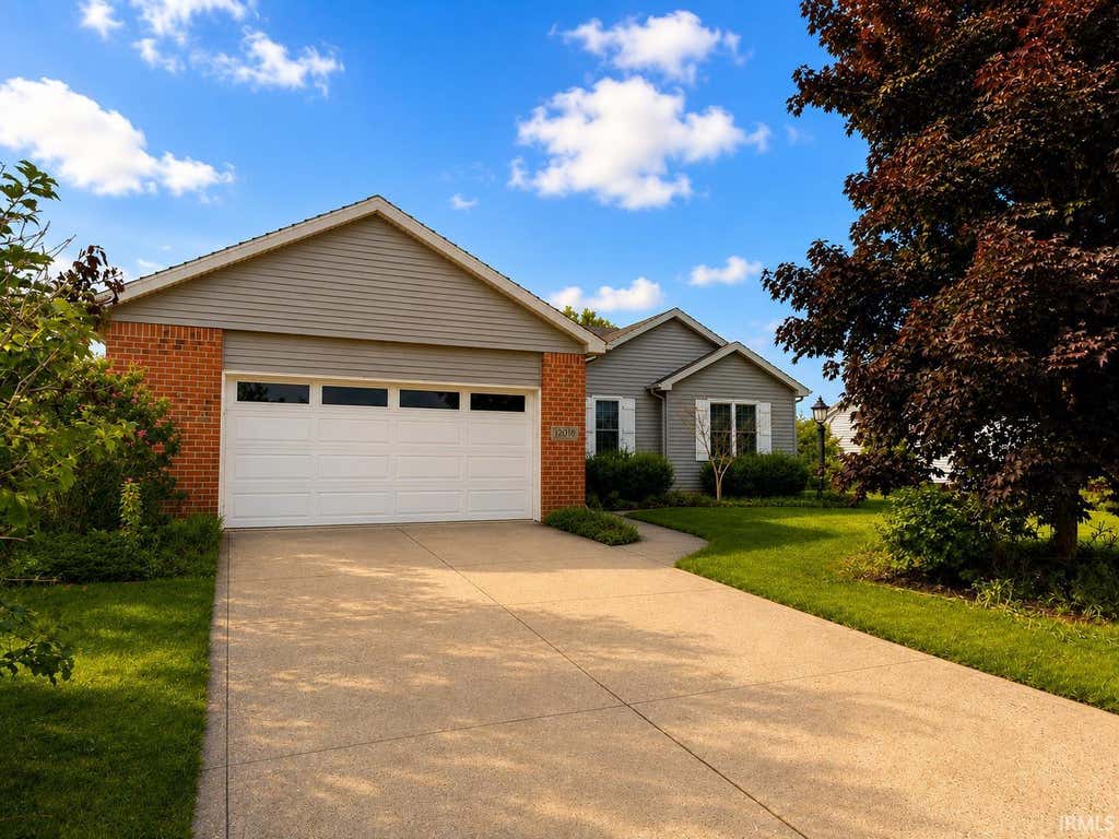 Photo of 12018 Tapered Bank Run, Fort Wayne, IN 46818 (MLS # 202633123)