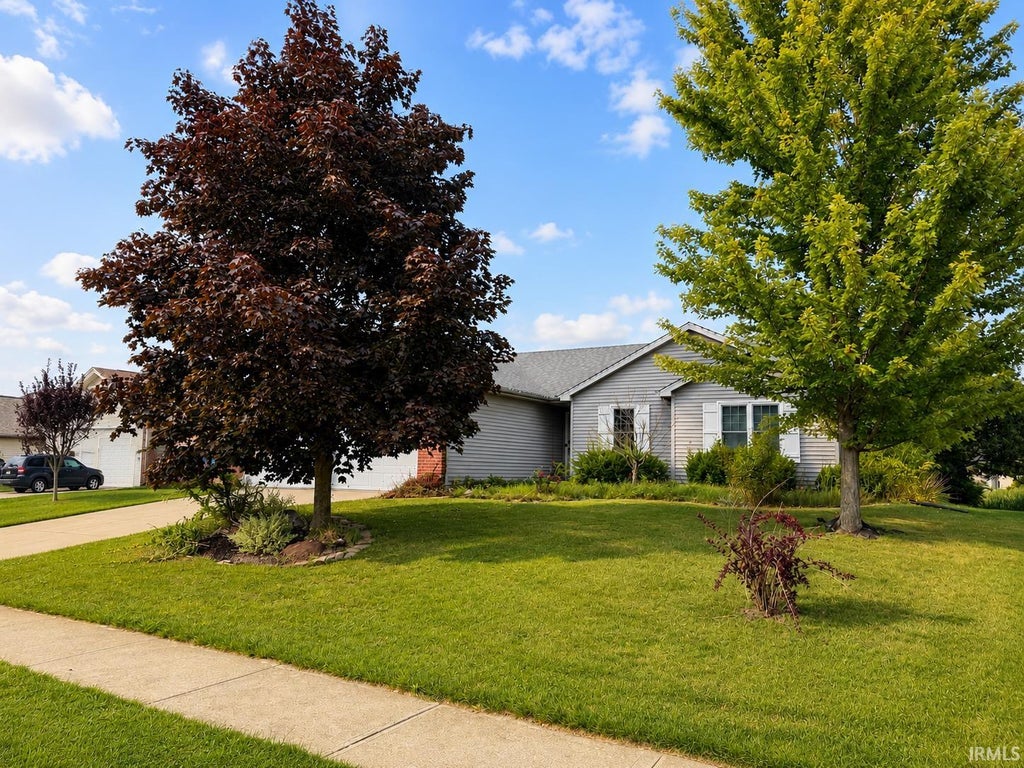 Photo of 12018 Tapered Bank Run, Fort Wayne, IN 46818 (MLS # 202633123)
