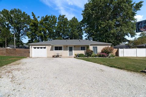 Photo of 808 E Pine Lane, Monticello, IN 47960 (MLS # 202535655)