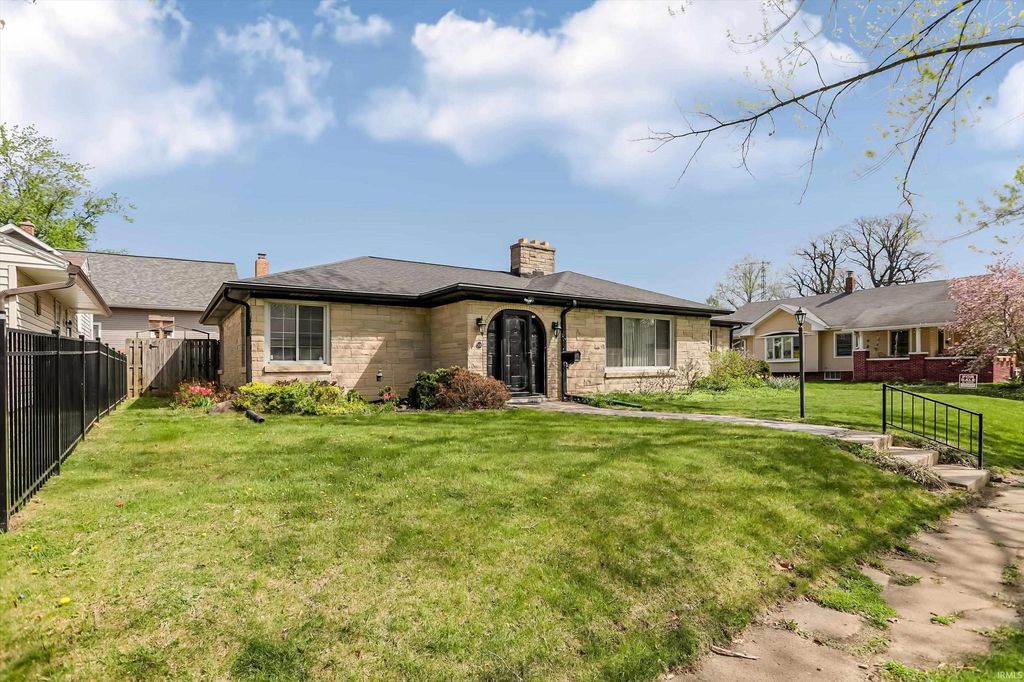 Photo of 508 Glendale Drive, Frankfort, IN 46041 (MLS # 202613523)