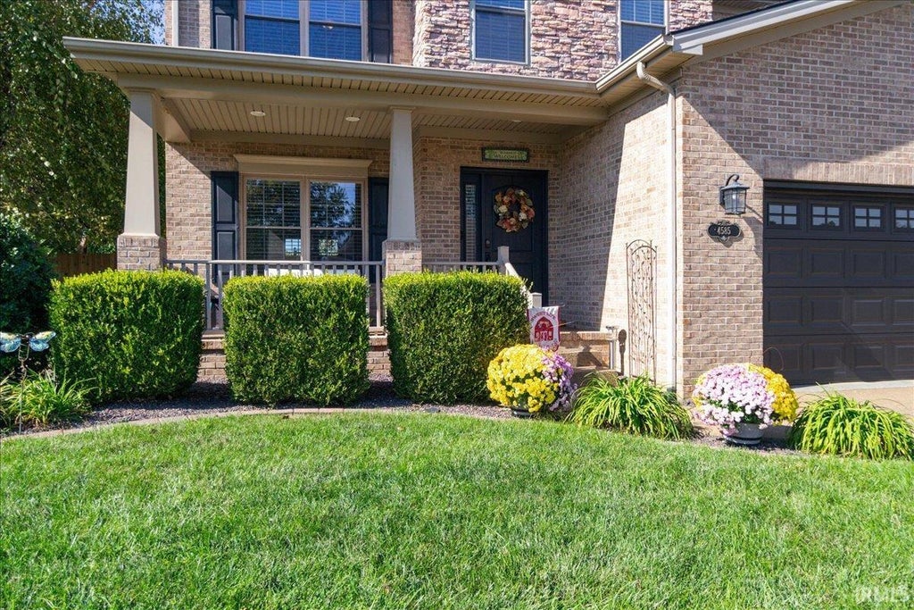 Photo of 4585 Fieldcrest Place Circle, Newburgh, IN 47630 (MLS # 202643937)