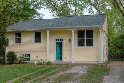 Photo of 911 W Winding Way Street, Bloomington, IN 47404 (MLS # 202613046)