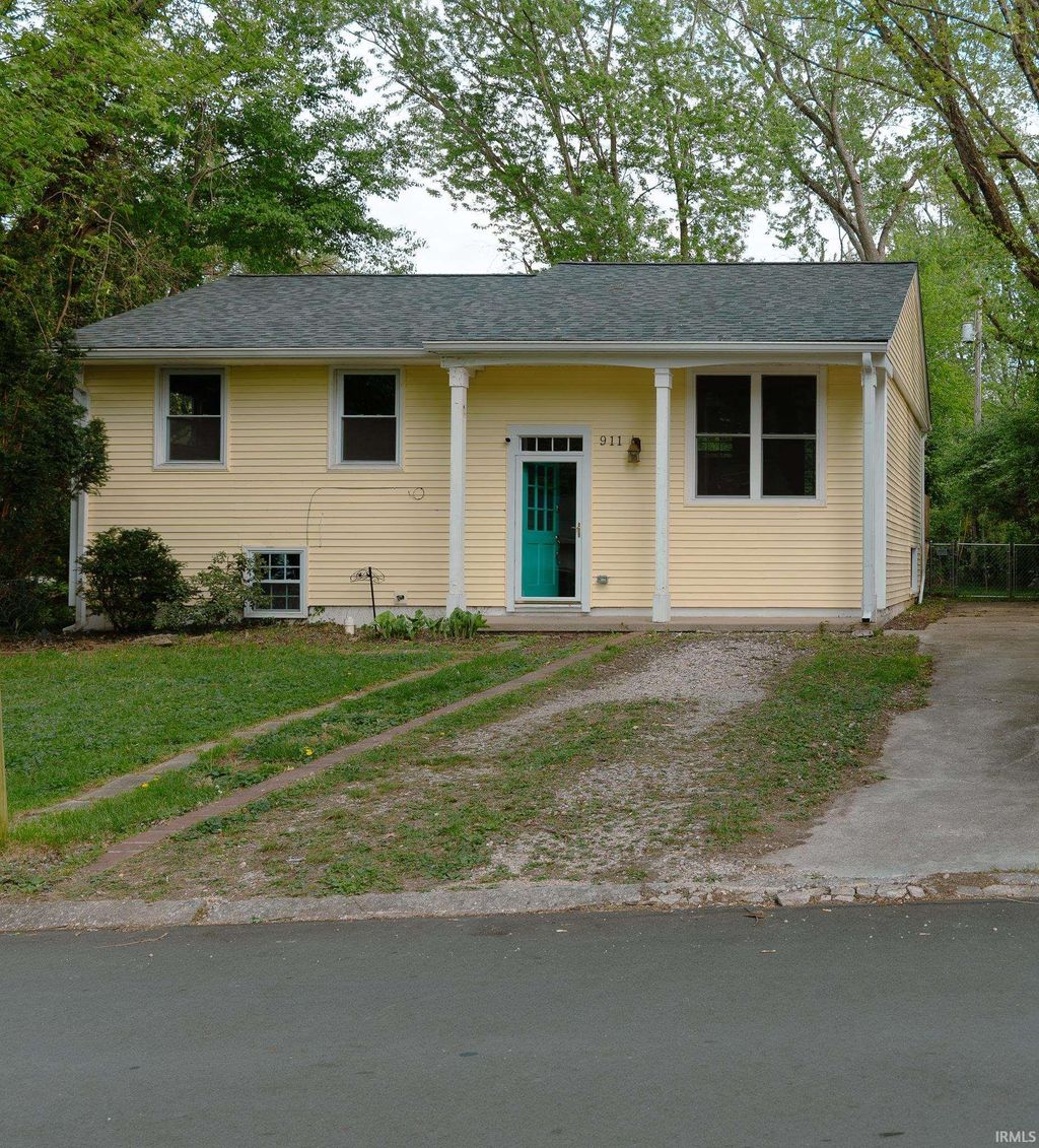 Photo of 911 W Winding Way Street, Bloomington, IN 47404 (MLS # 202613046)