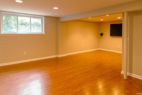 Tiny photo for 911 W Winding Way Street, Bloomington, IN 47404 (MLS # 202613046)