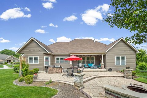 Tiny photo for 869 Commodores Cir Circle, Lafayette, IN 47909 (MLS # 202618166)