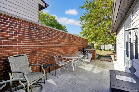 Tiny photo for 552 E Waterloo Ct CT, Bloomington, IN 47401 (MLS # 202643763)