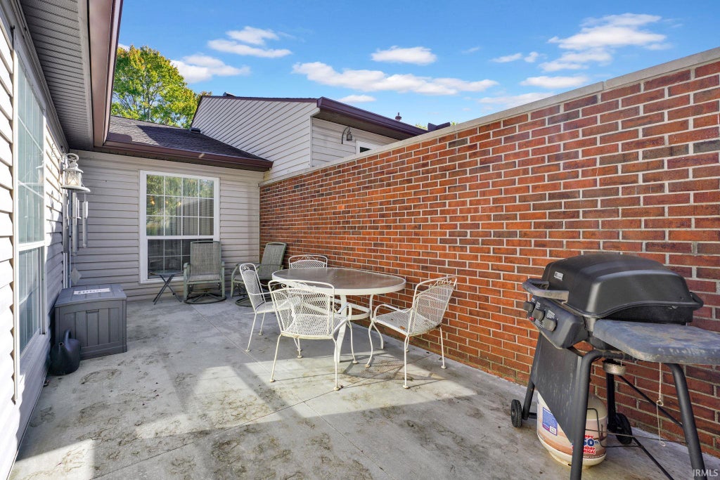 Photo of 552 E Waterloo Ct CT, Bloomington, IN 47401 (MLS # 202643763)
