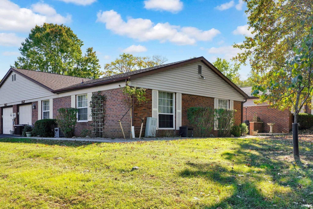 Photo of 552 E Waterloo Ct CT, Bloomington, IN 47401 (MLS # 202643763)
