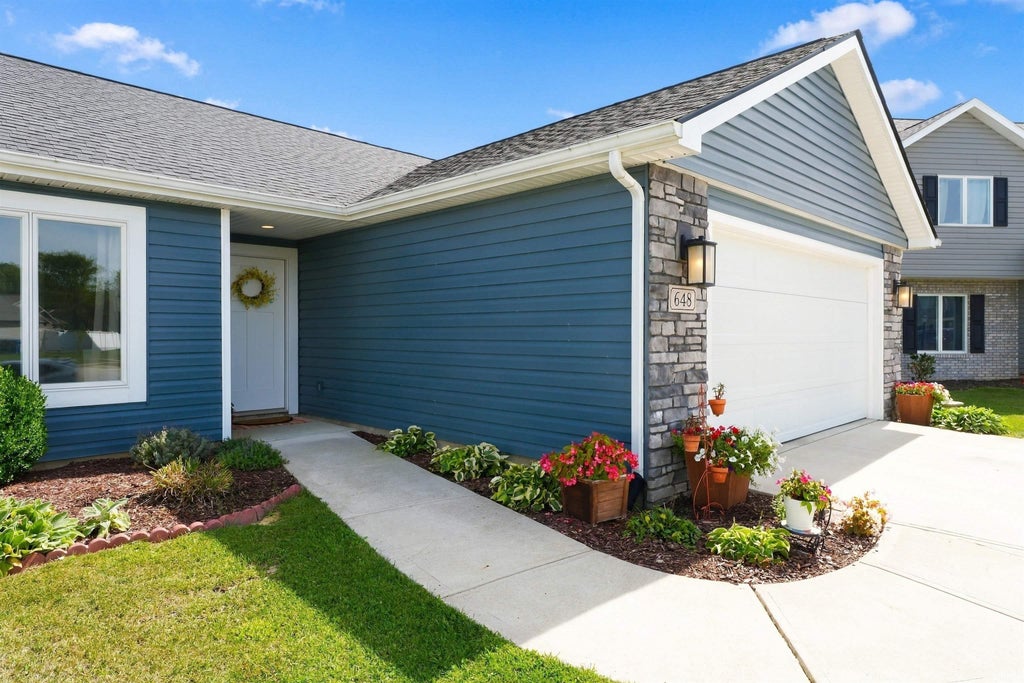 Photo of 648 N Long Ridge Road, Columbia City, IN 46725 (MLS # 202638414)