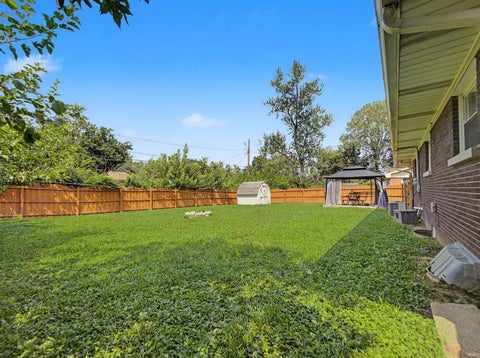 Tiny photo for 7608 Adams Avenue, Evansville, IN 47715 (MLS # 202631200)