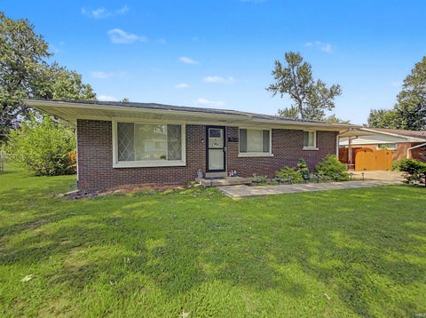 Tiny photo for 7608 Adams Avenue, Evansville, IN 47715 (MLS # 202631200)