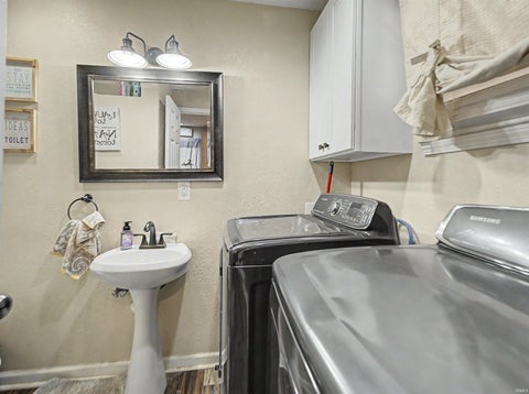 Tiny photo for 7608 Adams Avenue, Evansville, IN 47715 (MLS # 202631200)