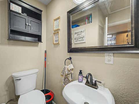 Tiny photo for 7608 Adams Avenue, Evansville, IN 47715 (MLS # 202631200)