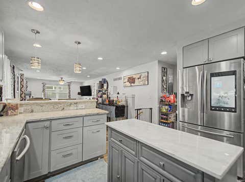 Tiny photo for 7608 Adams Avenue, Evansville, IN 47715 (MLS # 202631200)
