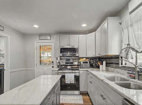 Tiny photo for 7608 Adams Avenue, Evansville, IN 47715 (MLS # 202631200)