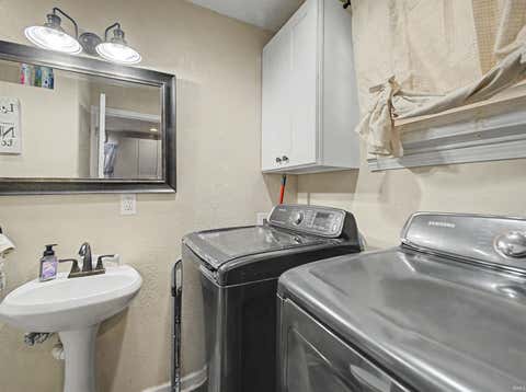 Tiny photo for 7608 Adams Avenue, Evansville, IN 47715 (MLS # 202631200)