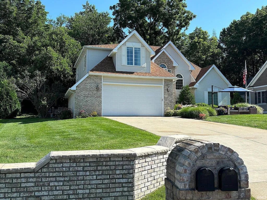 Photo of 1217 Shore Lane, Syracuse, IN 46567 (MLS # 202636715)