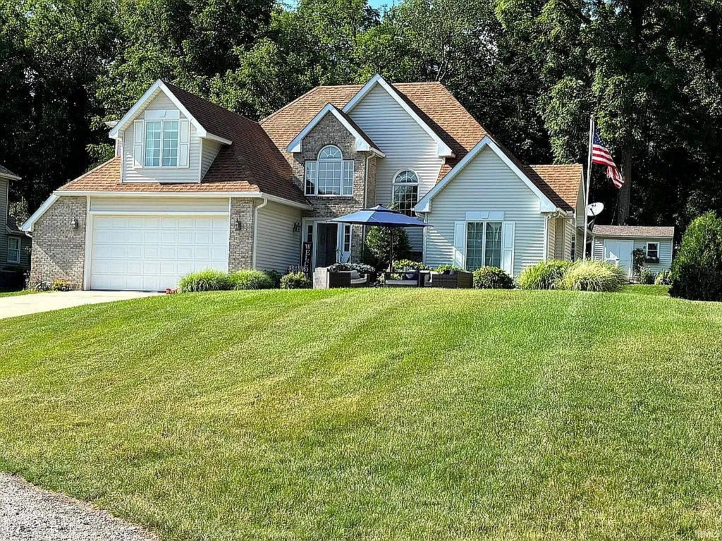 Photo of 1217 Shore Lane, Syracuse, IN 46567 (MLS # 202636715)