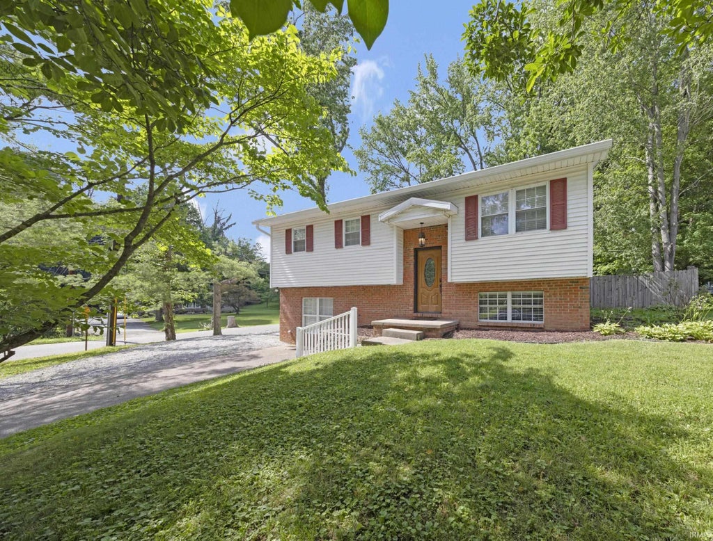 Photo of 5019 Shady Court, Evansville, IN 47712 (MLS # 202622929)