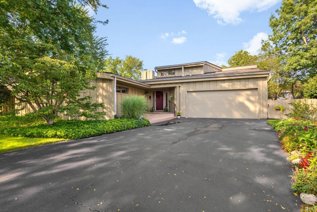 Photo of 54362 Susquehanna Court, Elkhart, IN 46516 (MLS # 202635984)