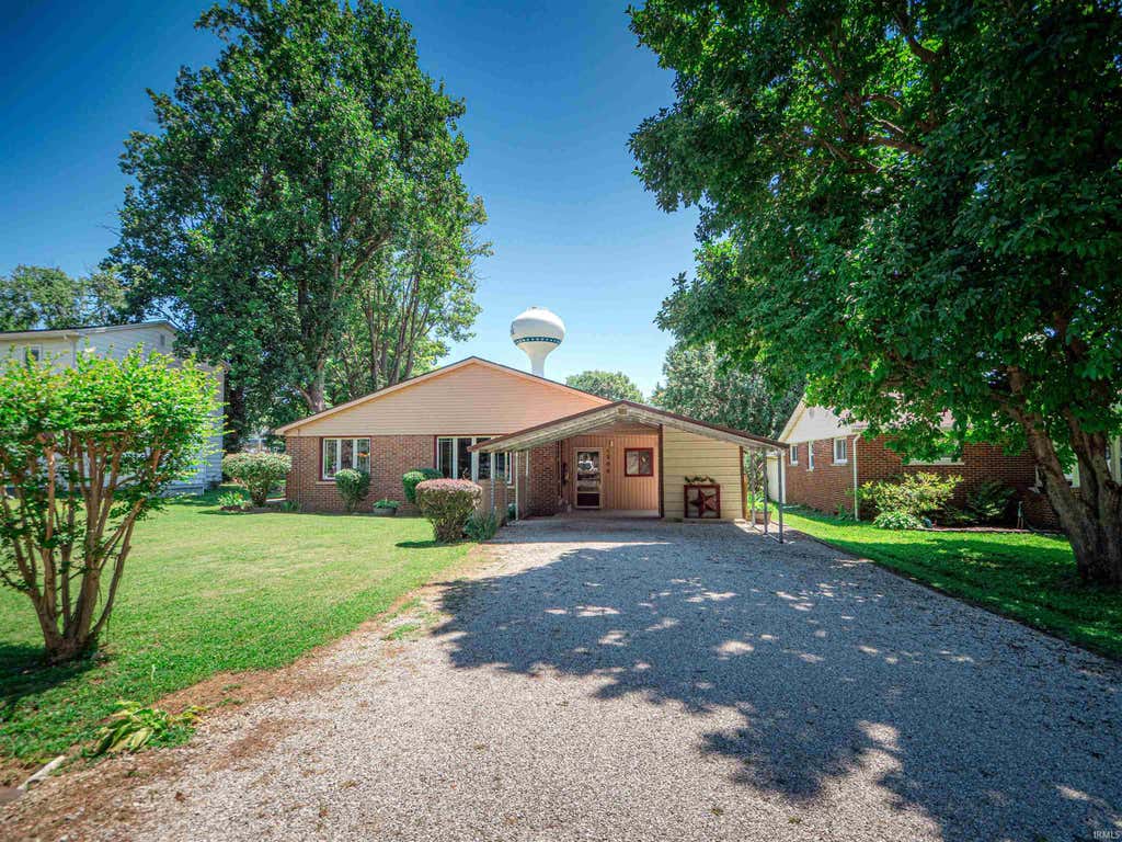 Photo of 1208 Dereham Drive, Mount Vernon, IN 47620 (MLS # 202628426)