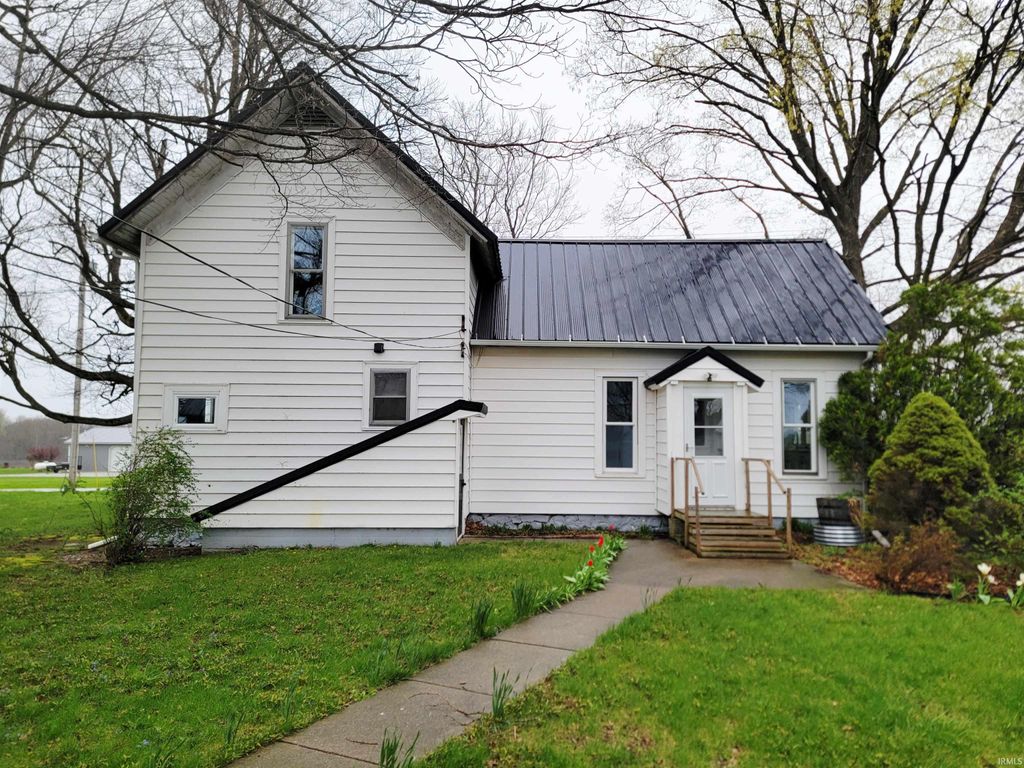 Photo of 325 W Us Highway 6, Albion, IN 46701 (MLS # 202613018)