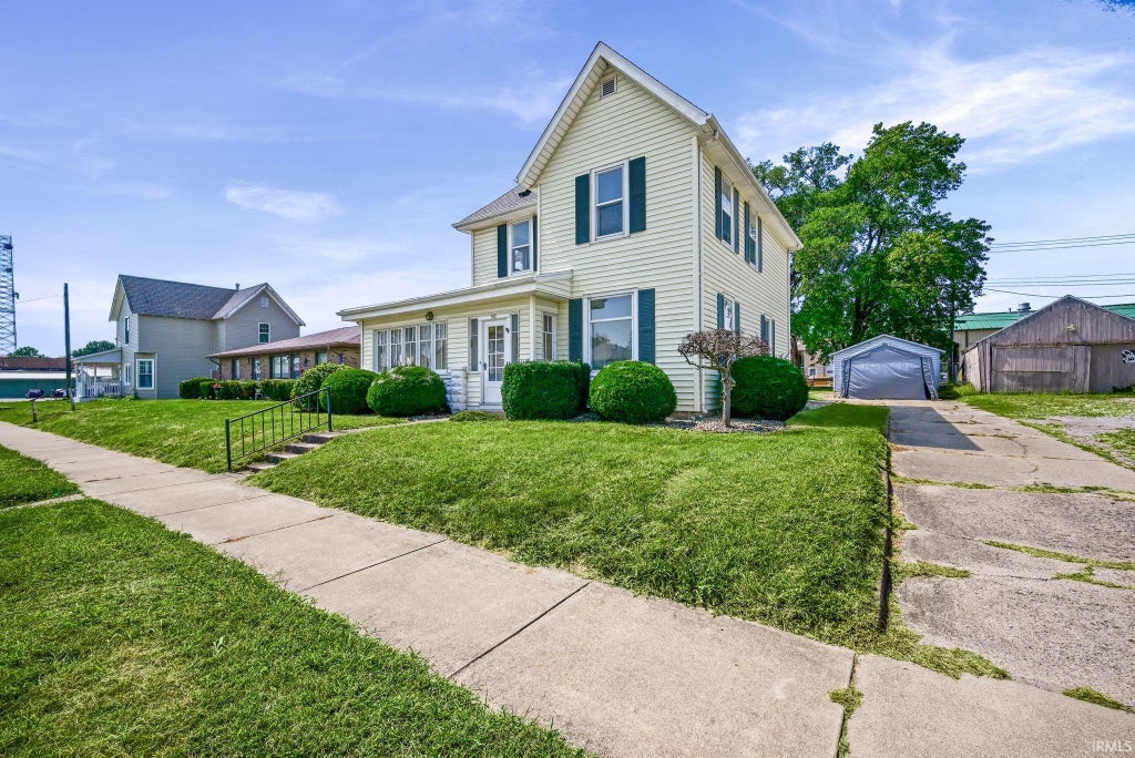 Photo of 510 N Illinois Street, Monticello, IN 47960 (MLS # 202636485)