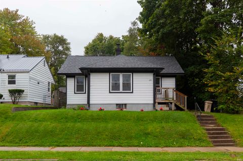 Photo of 214 E Woodside Street, South Bend, IN 46614 (MLS # 202542068) Photo of 214 E Woodside Street, South Bend, IN 46614 (MLS # 202542068)
