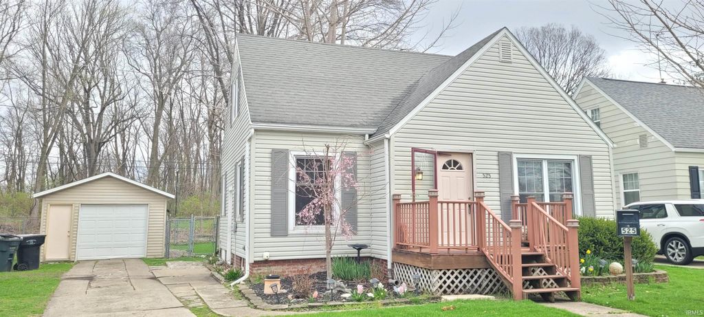 Photo of 525 W Angela Boulevard, South Bend, IN 46617 (MLS # 202611628)