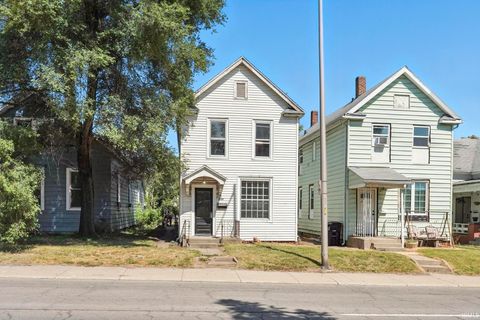 Photo of 2109 Maumee Avenue, Fort Wayne, IN 46803 (MLS # 202608548)