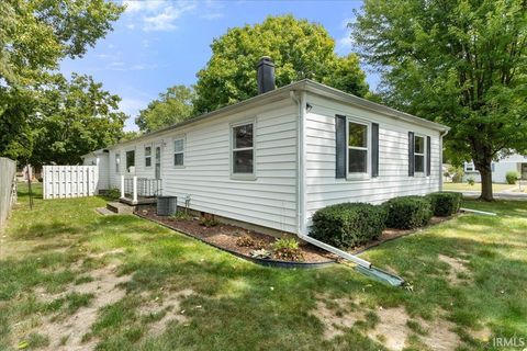 Tiny photo for 2060 Crestview Court, Lafayette, IN 47905 (MLS # 202536704)