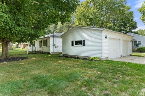 Tiny photo for 2060 Crestview Court, Lafayette, IN 47905 (MLS # 202536704)