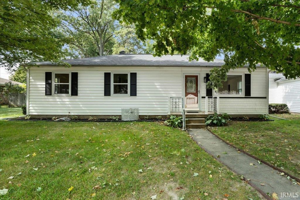 Photo for 2060 Crestview Court, Lafayette, IN 47905 (MLS # 202536704)