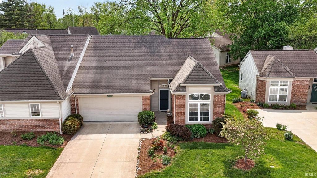 Photo of 608 E Moss Creek Drive, Bloomington, IN 47401 (MLS # 202614064)