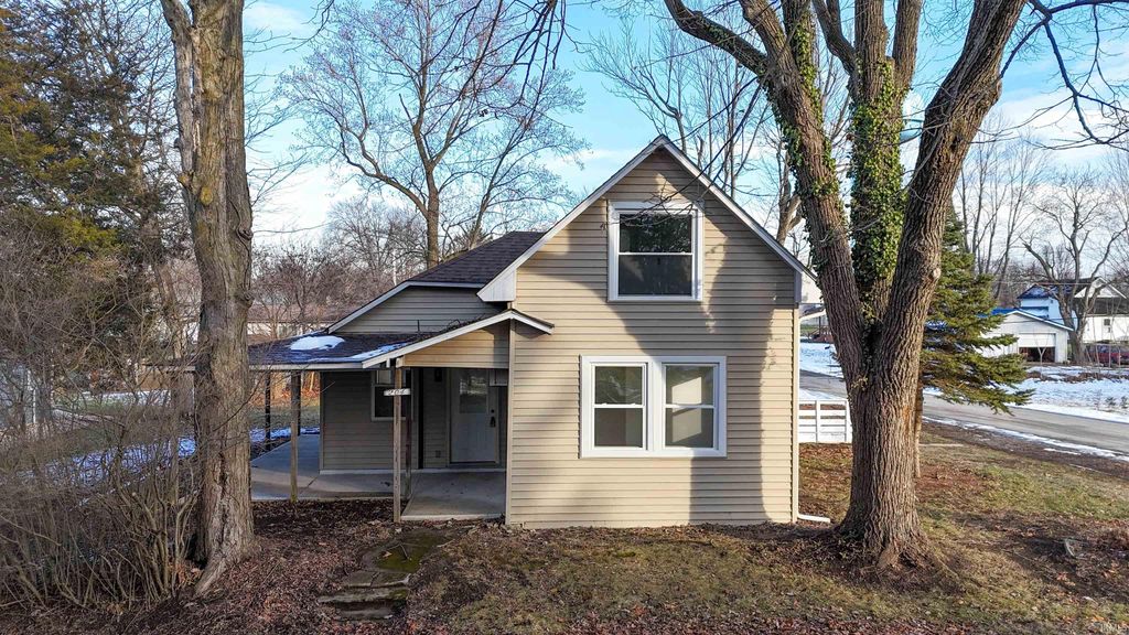 Photo of 204 N Hendricks Street, Warren, IN 46792 (MLS # 202549264)